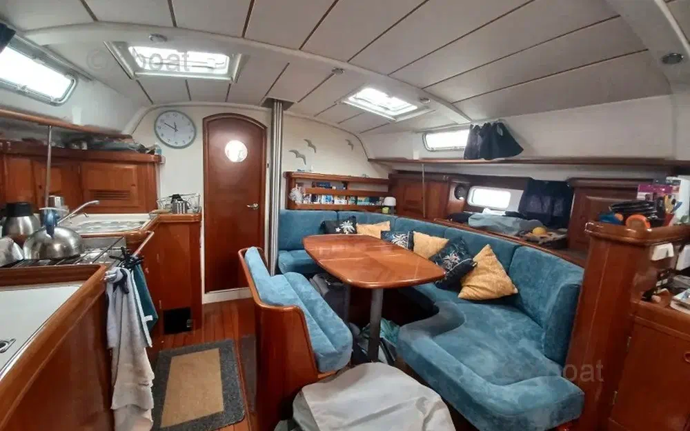 slider 7 Beneteau Oceanis 411 Celebration