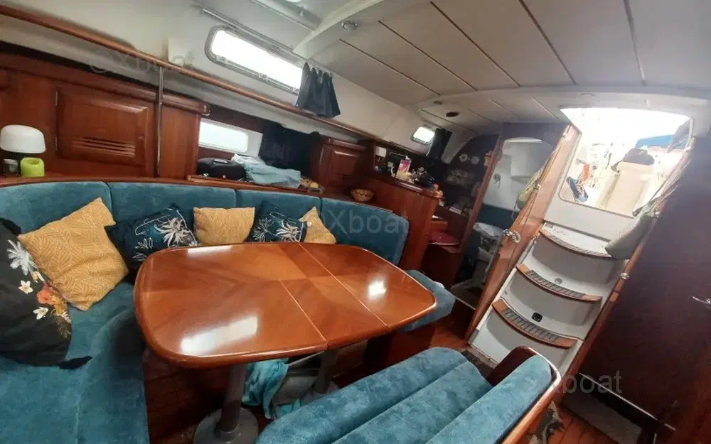 slider 8 Beneteau Oceanis 411 Celebration