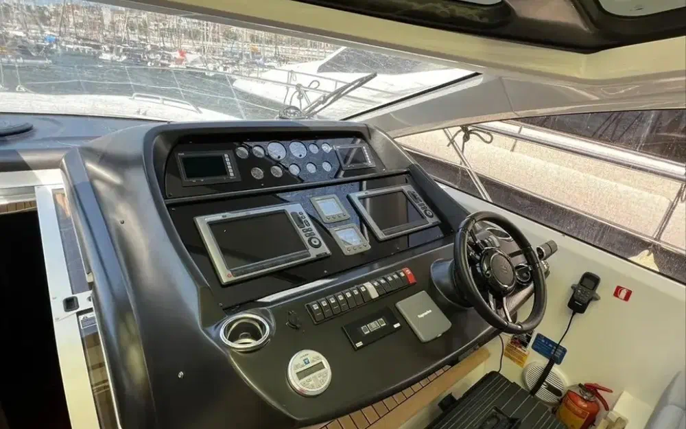 slider 9 Sunseeker Predator 60