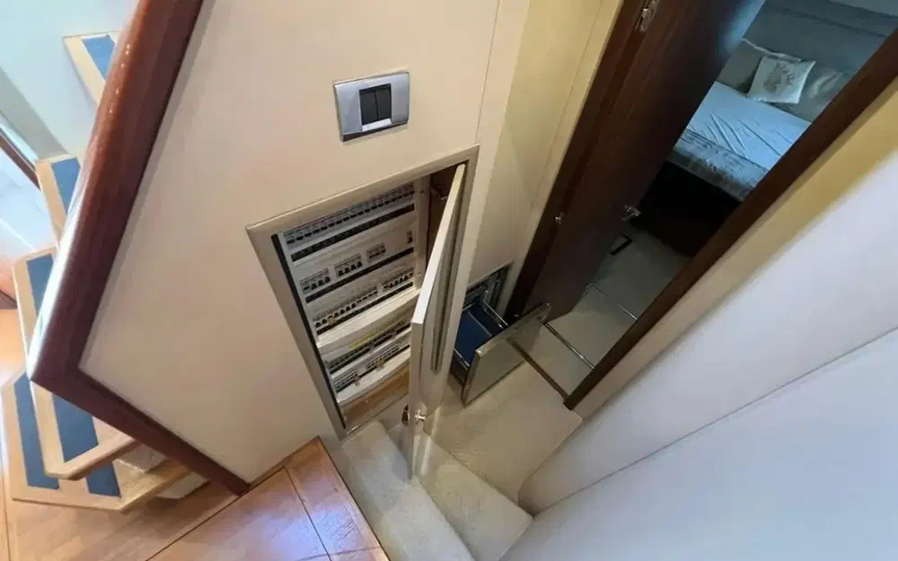 slider 10 Sunseeker Predator 60