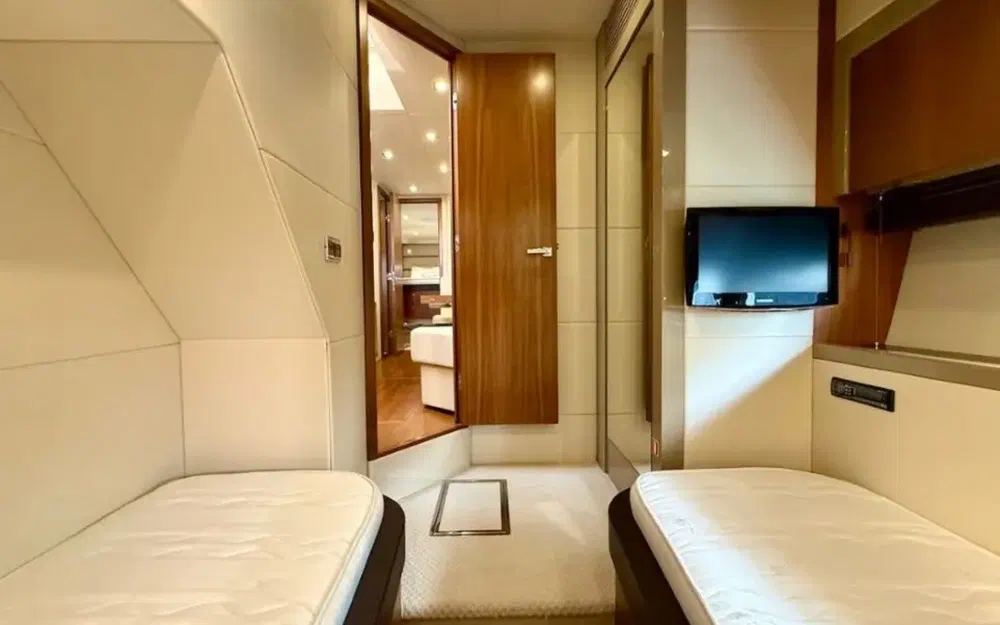 slider 12 Sunseeker Predator 60