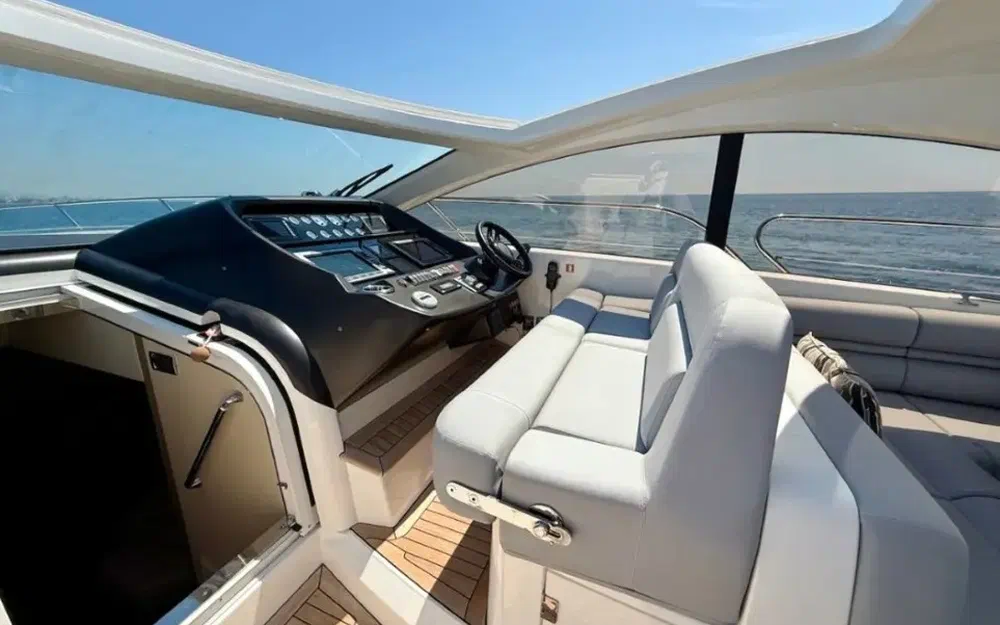 slider 13 Sunseeker Predator 60