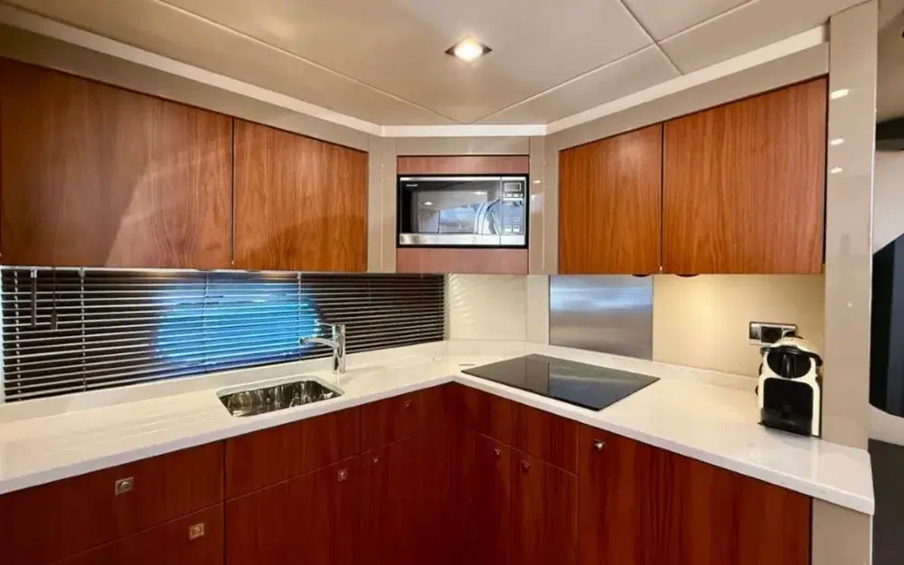 slider 16 Sunseeker Predator 60