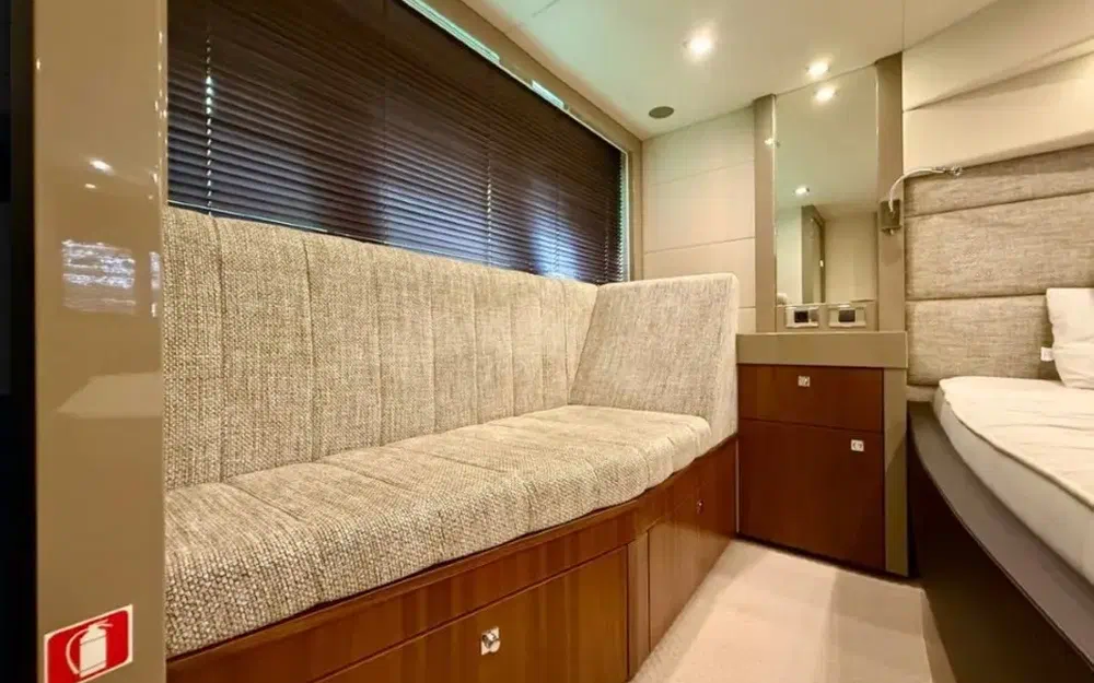 slider 18 Sunseeker Predator 60