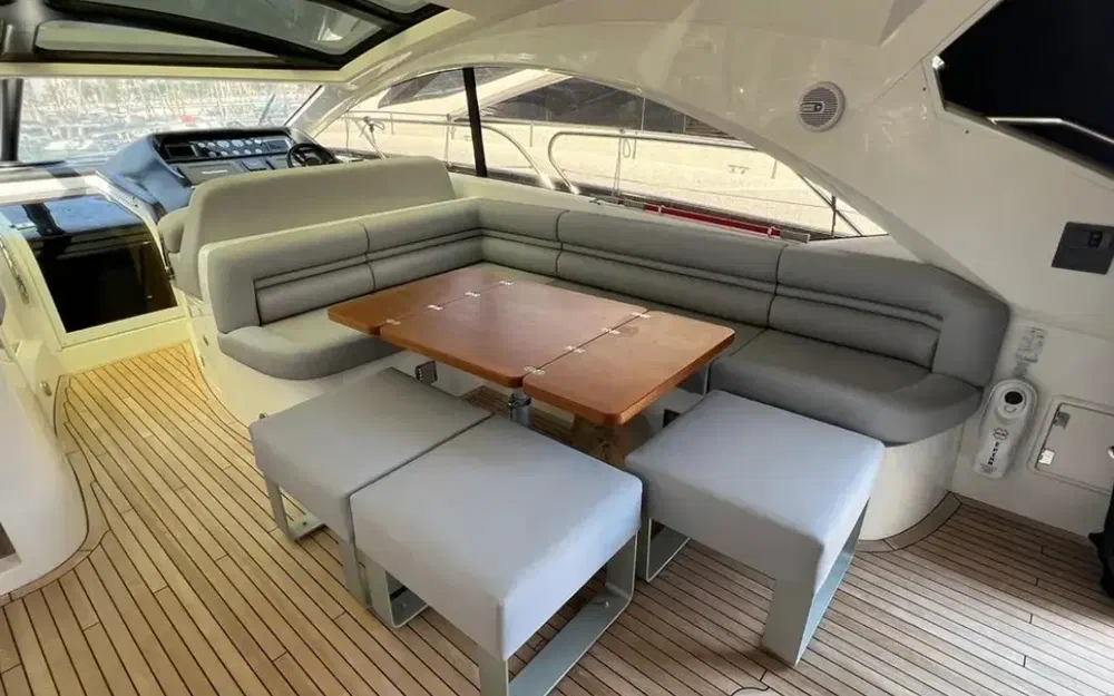 slider 1 Sunseeker Predator 60