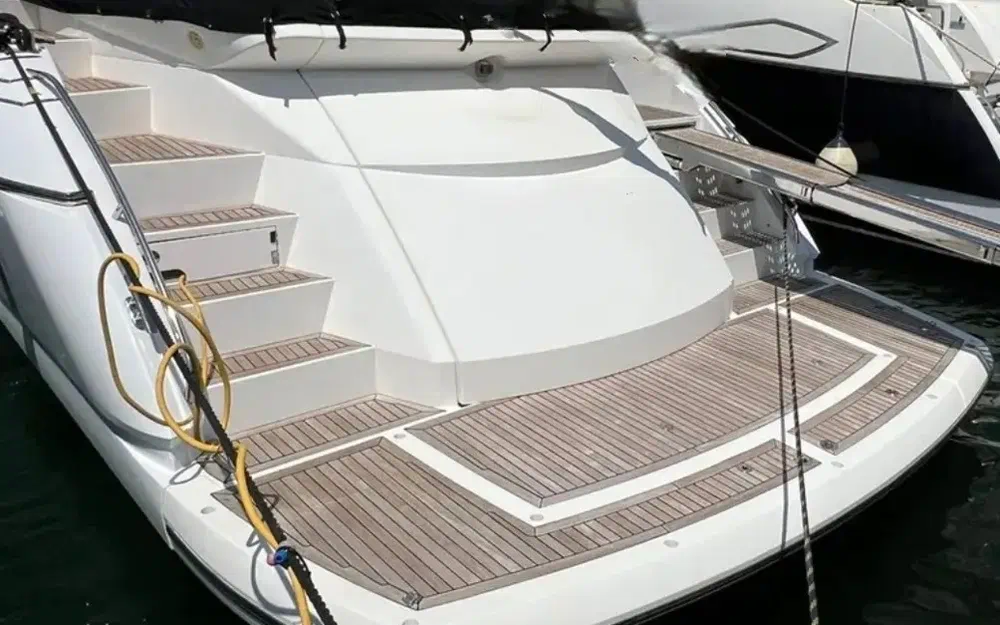 slider 4 Sunseeker Predator 60