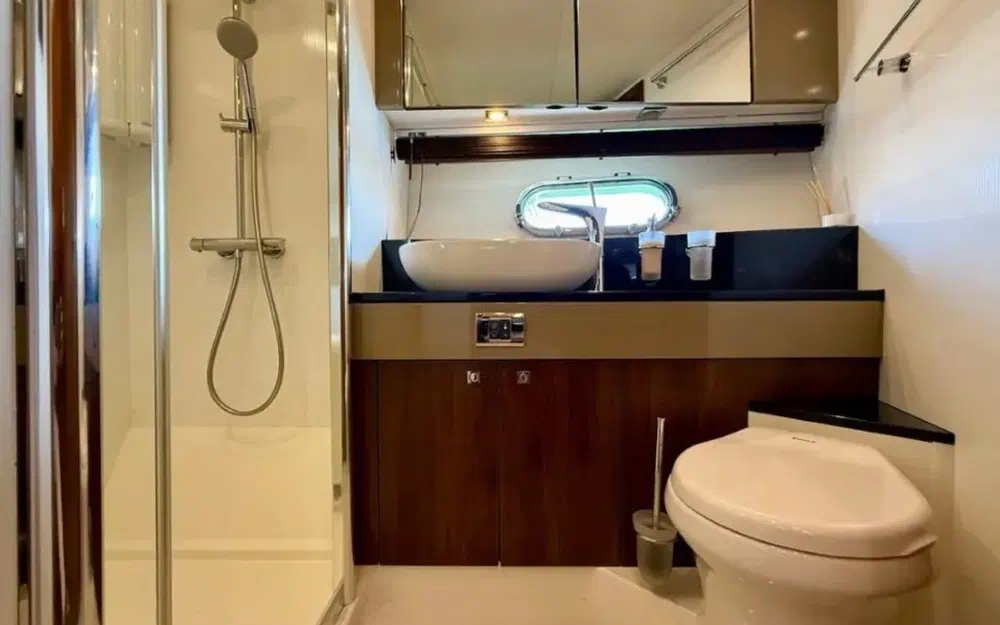 slider 6 Sunseeker Predator 60