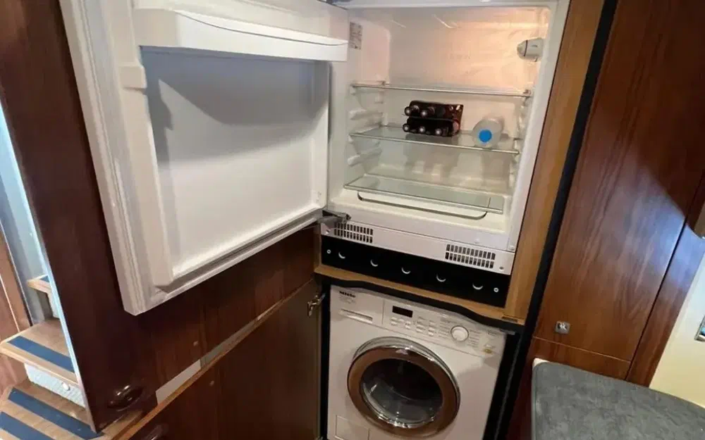 slider 8 Sunseeker Predator 60