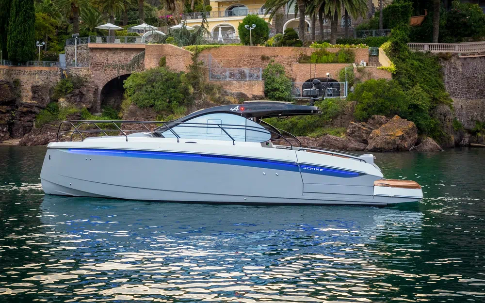 slider 8 Beneteau Gran Turismo 40