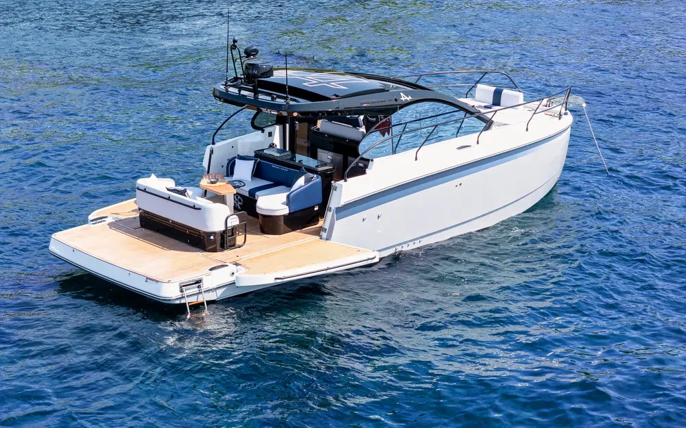 slider 10 Beneteau Gran Turismo 40