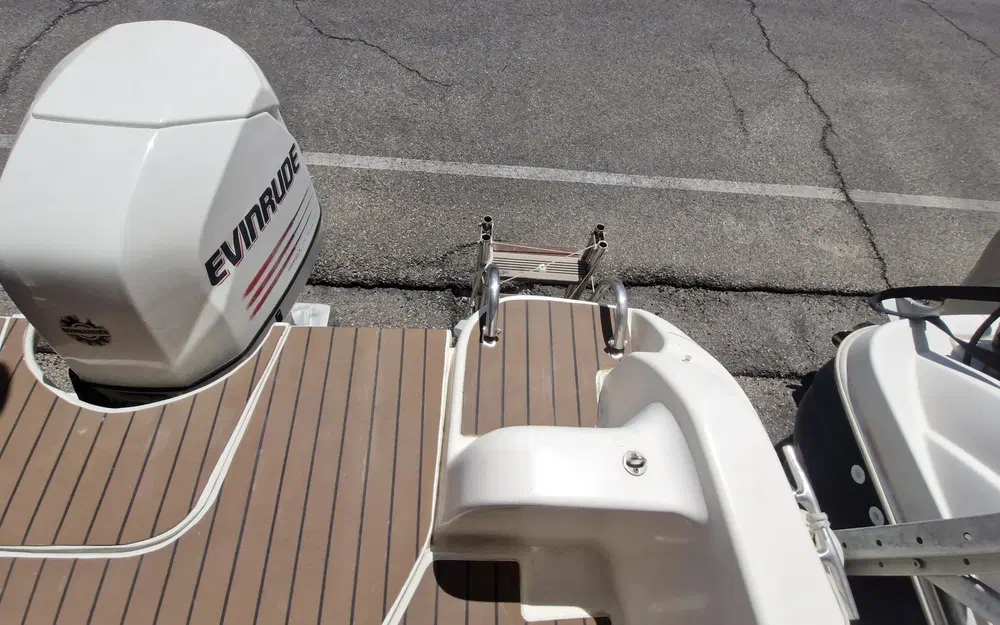 slider 15 Jeanneau Leader 605