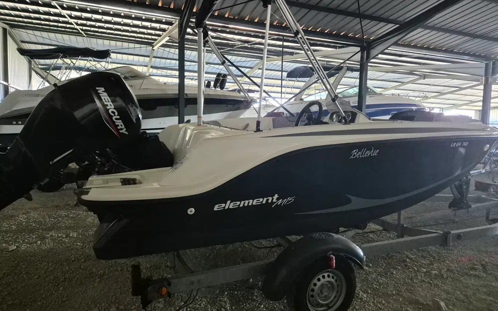 slider 2 Bayliner Element M15