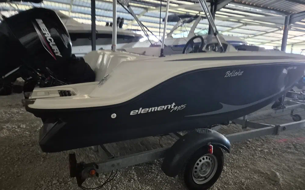 slider 1 Bayliner Element M15