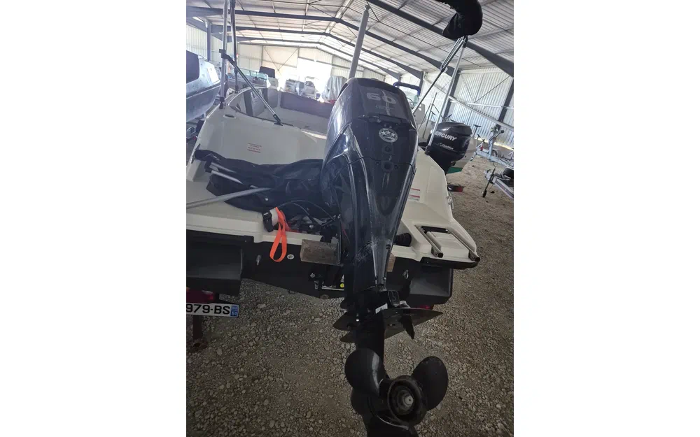 slider 4 Bayliner Element M15