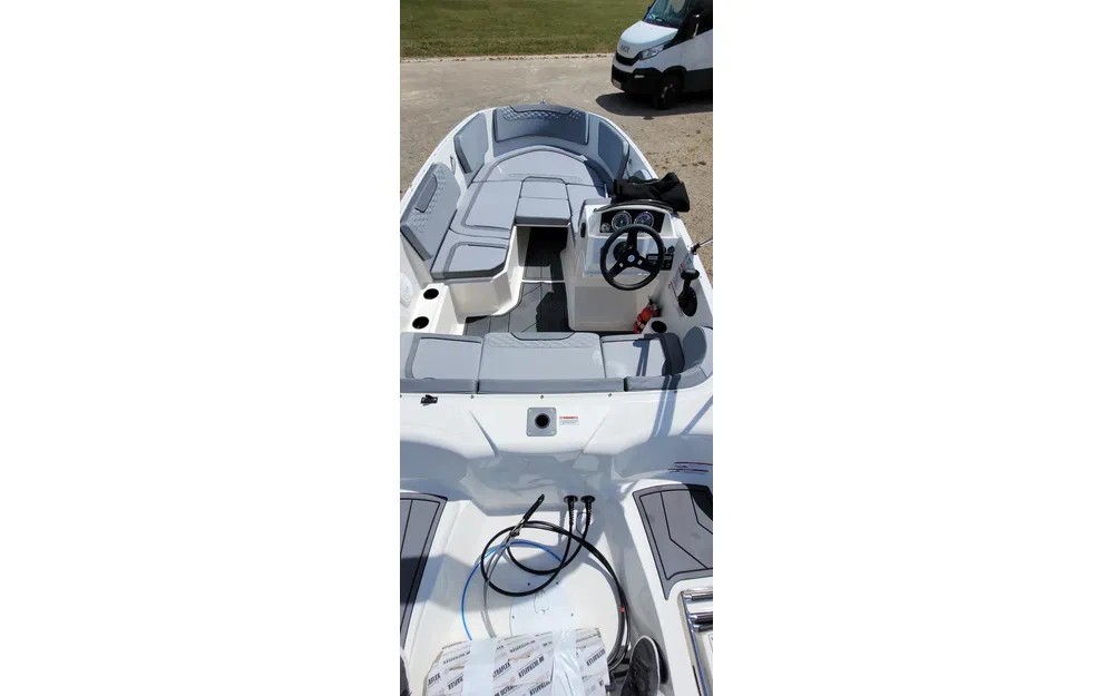 slider 5 Bayliner Element M15