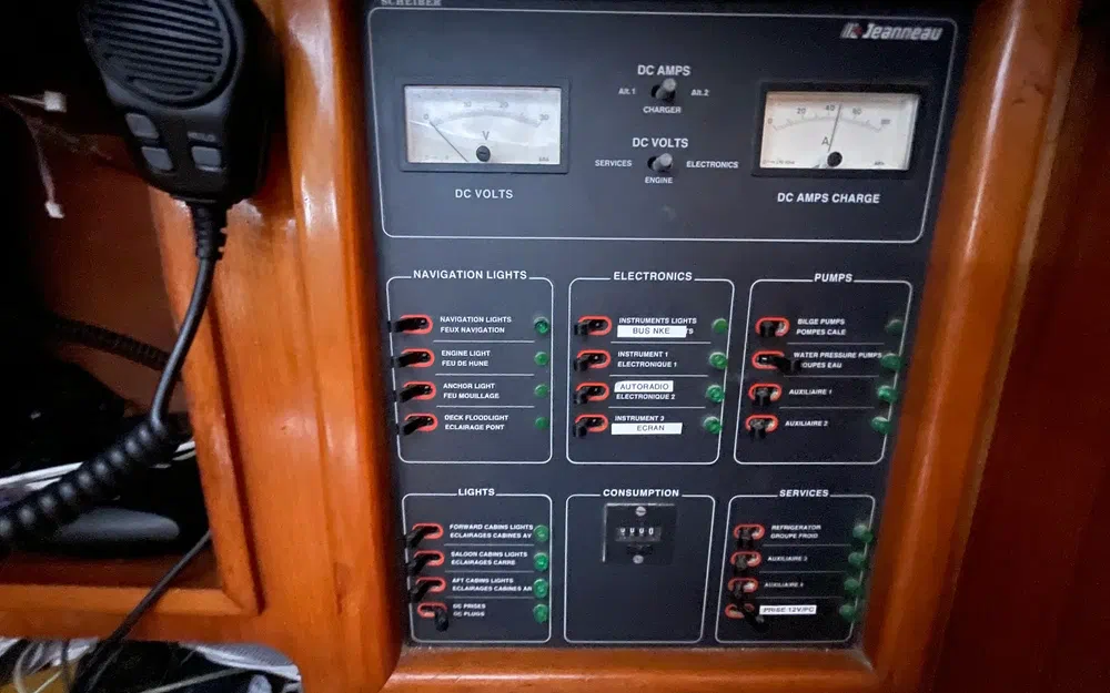 slider 28 Jeanneau Sun Charm 39
