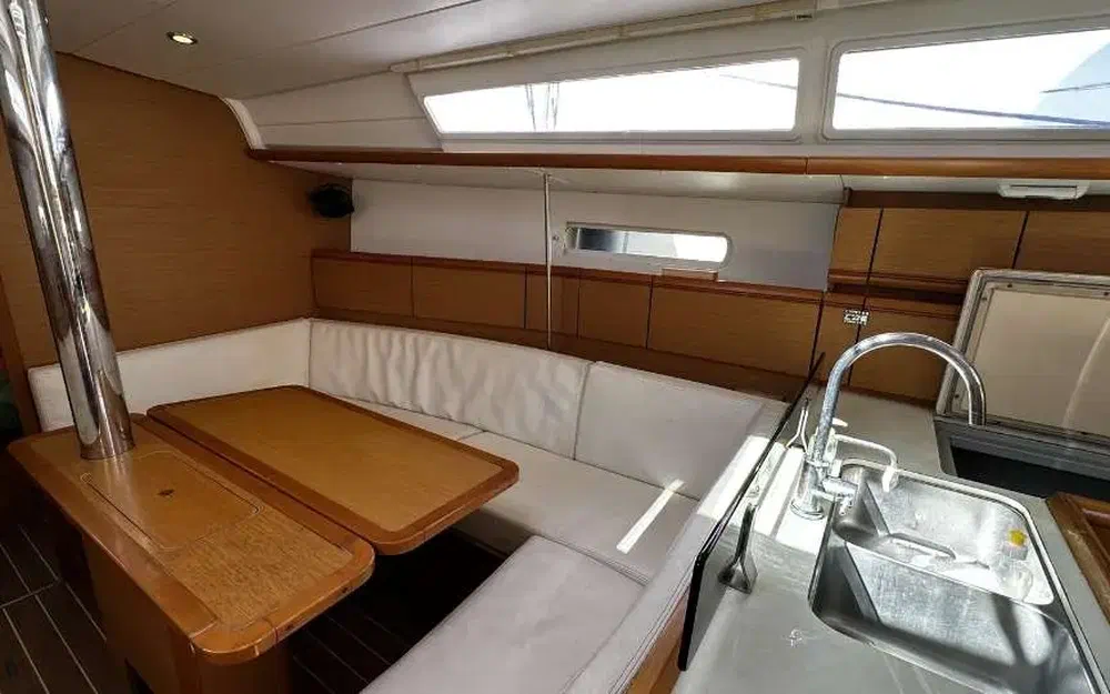 slider 9 Jeanneau Sun Odyssey 379