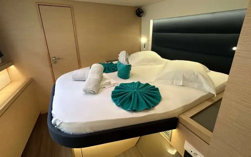 slider 10 Fountaine Pajot Saona 47