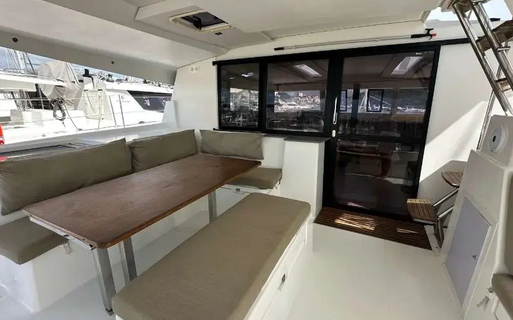 slider 13 Fountaine Pajot Saona 47