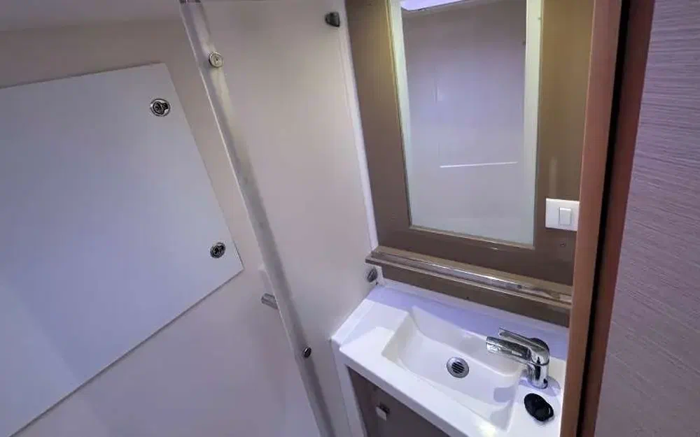 slider 16 Fountaine Pajot Saona 47