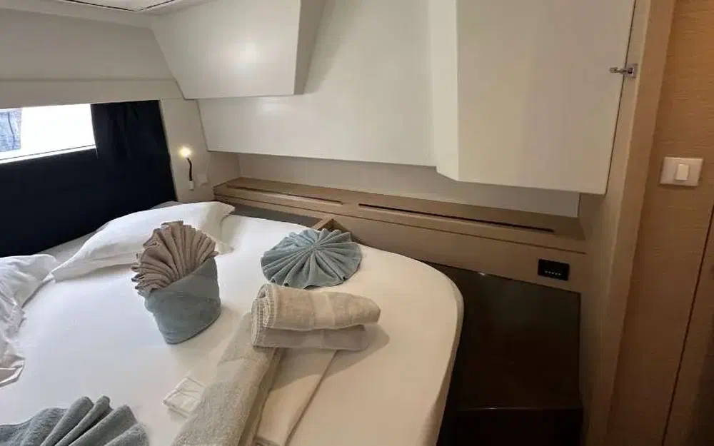 slider 18 Fountaine Pajot Saona 47