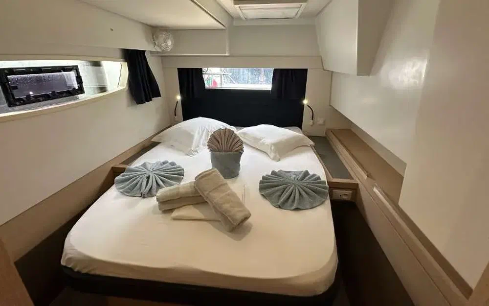 slider 1 Fountaine Pajot Saona 47