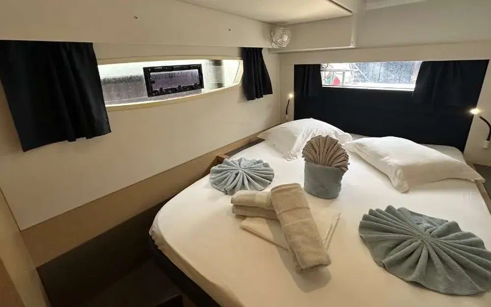 slider 19 Fountaine Pajot Saona 47