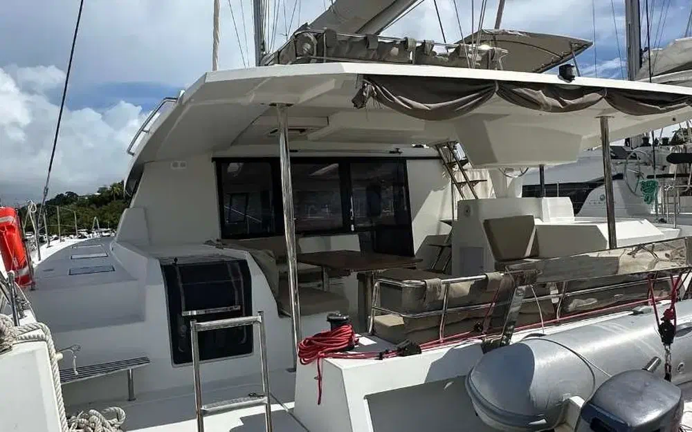 slider 22 Fountaine Pajot Saona 47