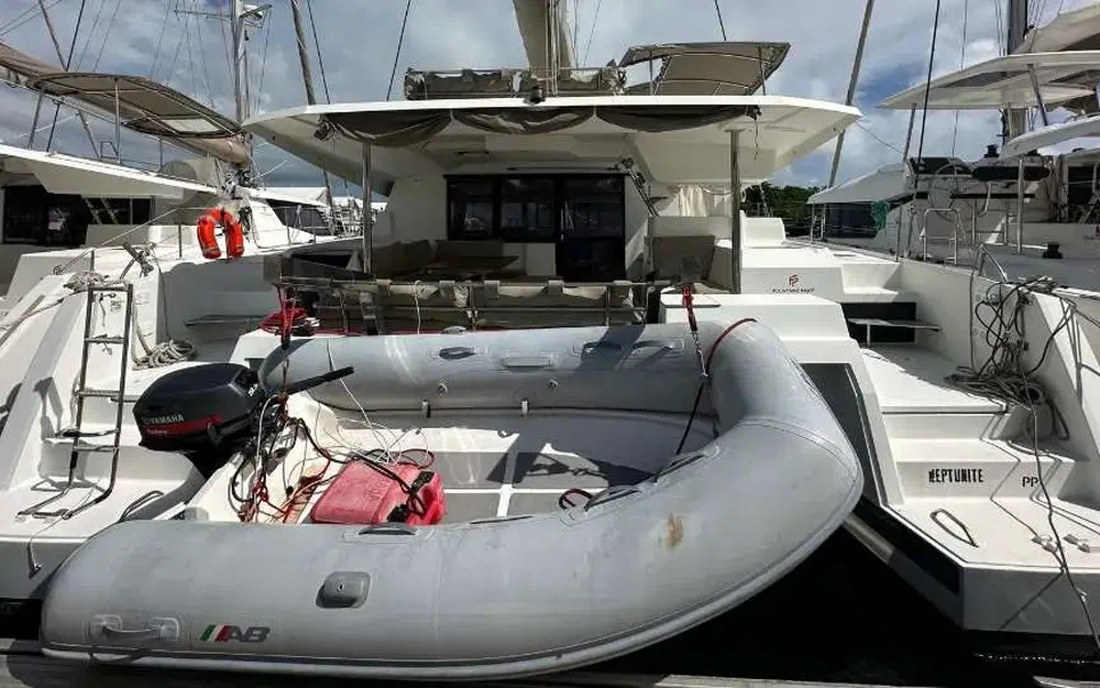 slider 23 Fountaine Pajot Saona 47