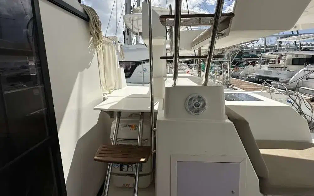 slider 30 Fountaine Pajot Saona 47