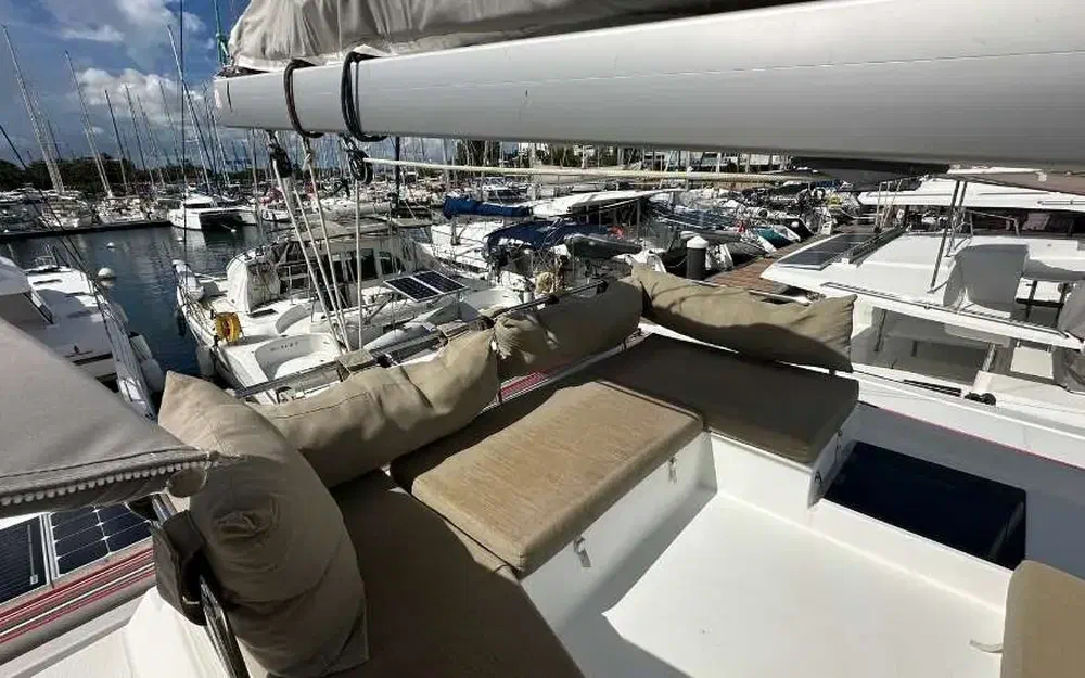 slider 33 Fountaine Pajot Saona 47