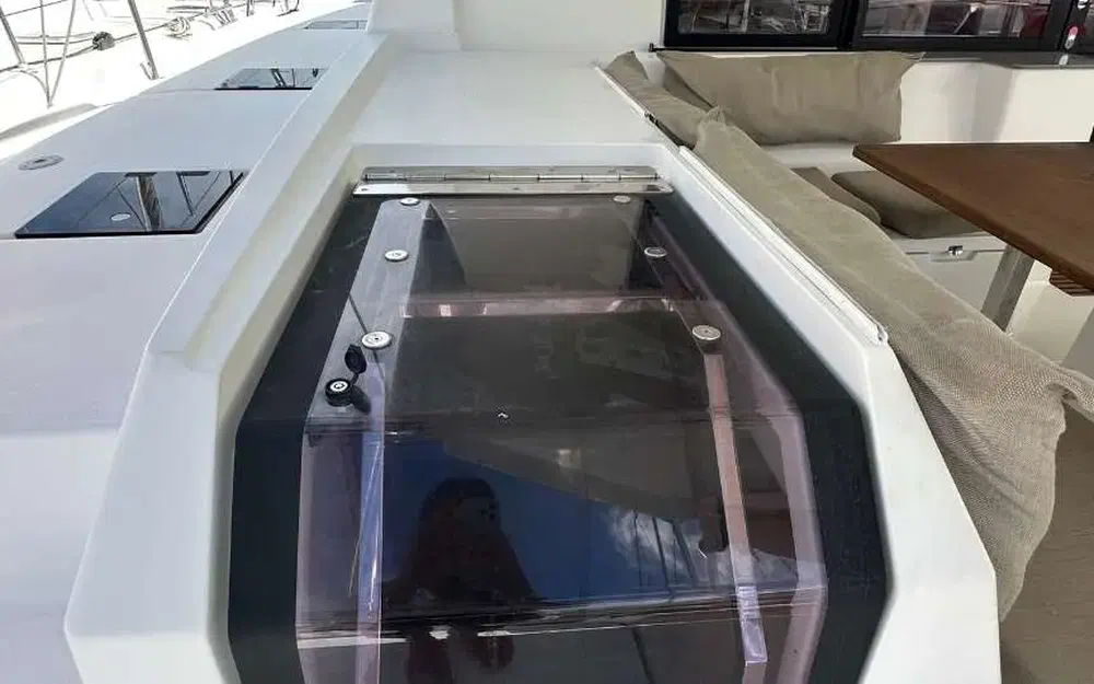 slider 36 Fountaine Pajot Saona 47