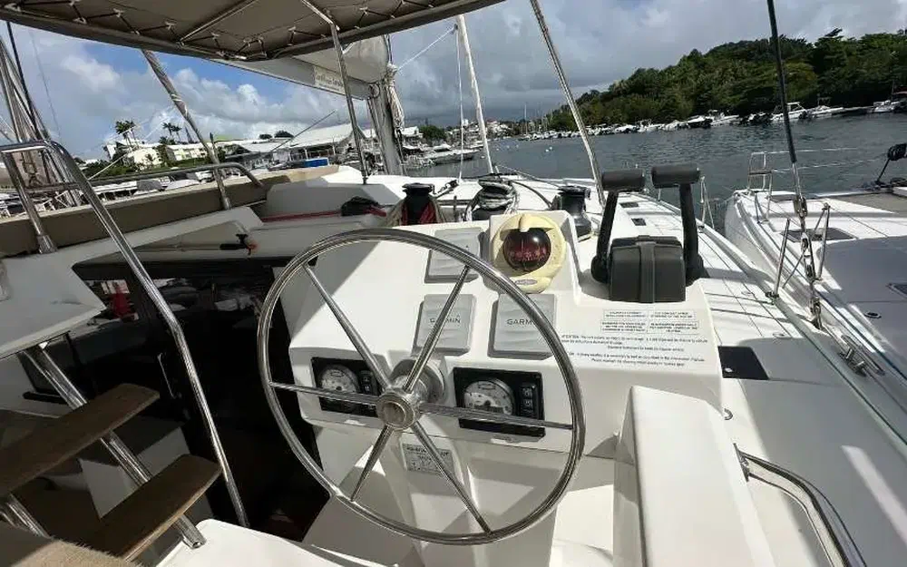 slider 38 Fountaine Pajot Saona 47
