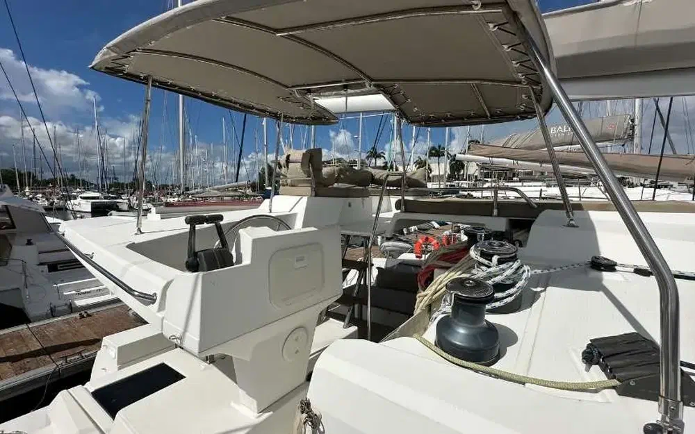 slider 40 Fountaine Pajot Saona 47