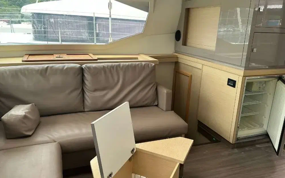 slider 42 Fountaine Pajot Saona 47