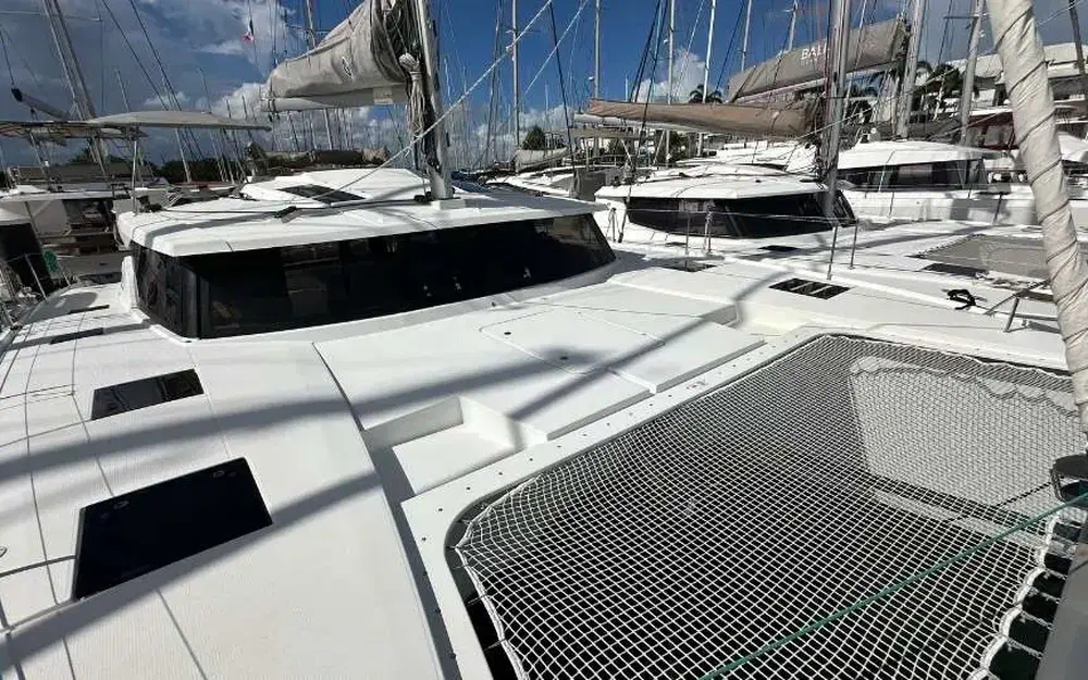 slider 6 Fountaine Pajot Saona 47