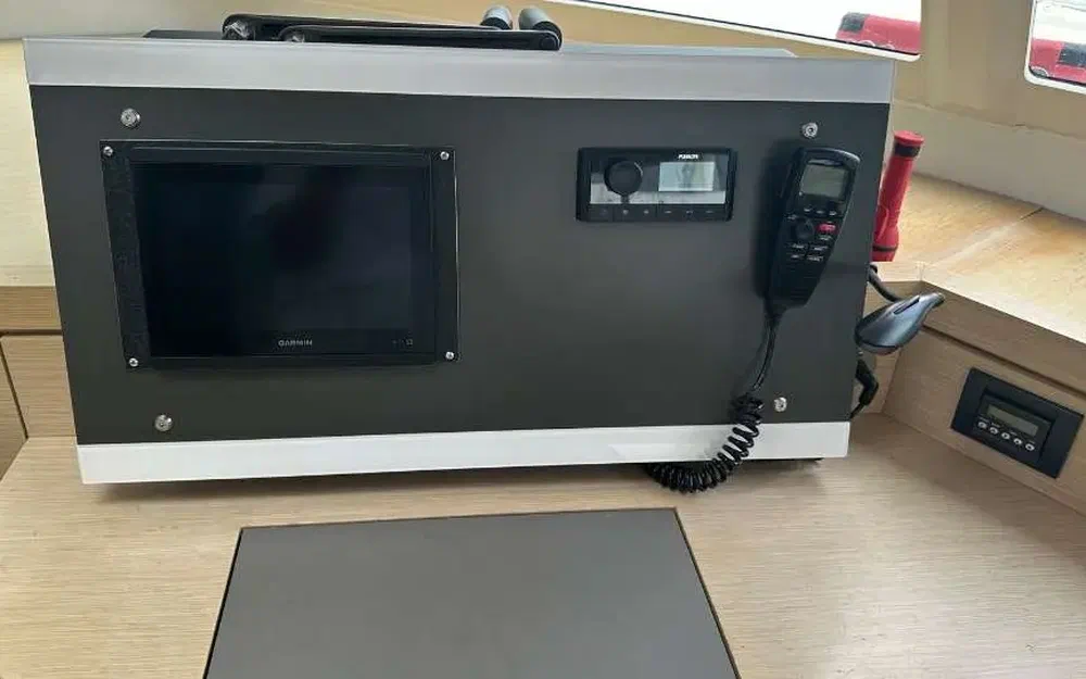 slider 7 Fountaine Pajot Saona 47