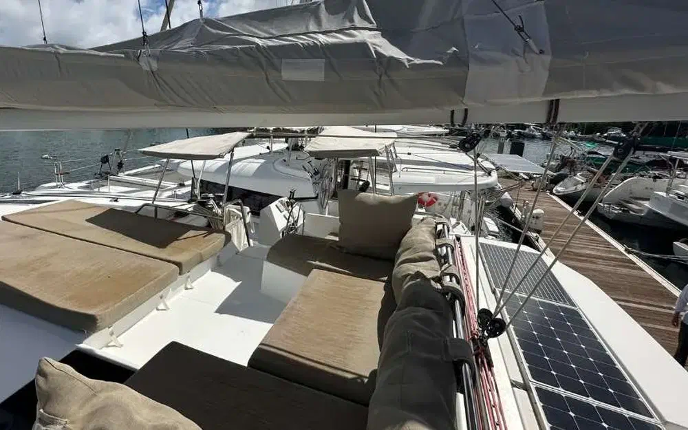 slider 8 Fountaine Pajot Saona 47