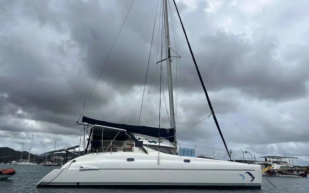slider 0 Fountaine Pajot Athena 38