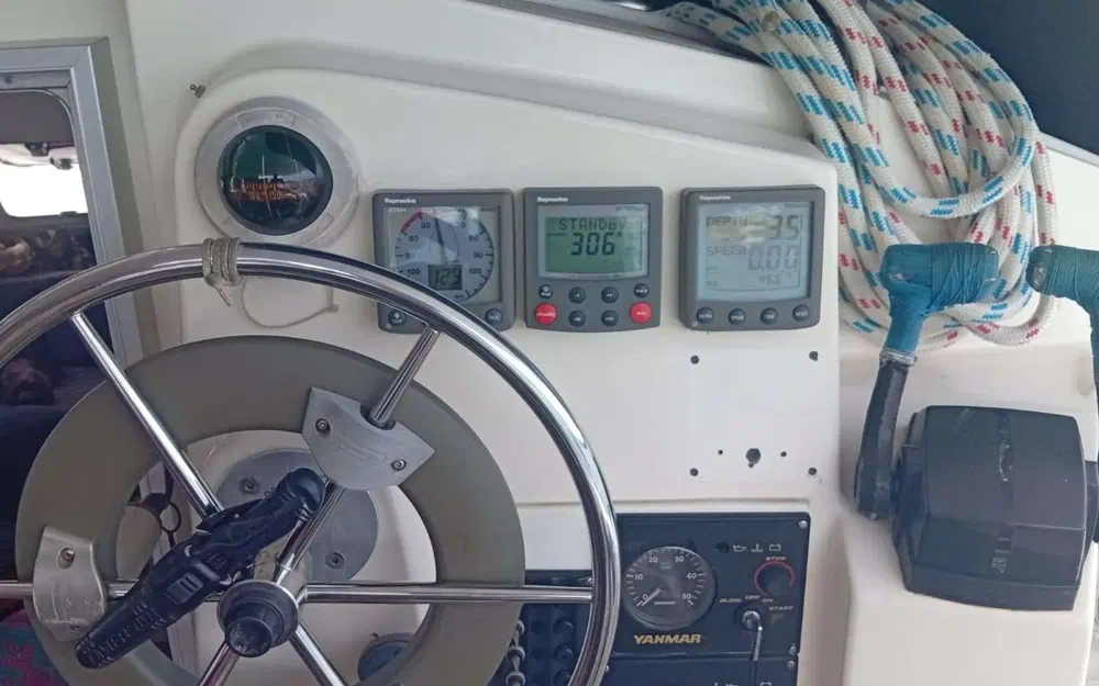 slider 15 Fountaine Pajot Athena 38