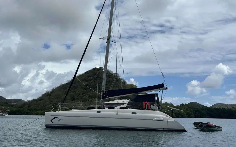 slider 16 Fountaine Pajot Athena 38