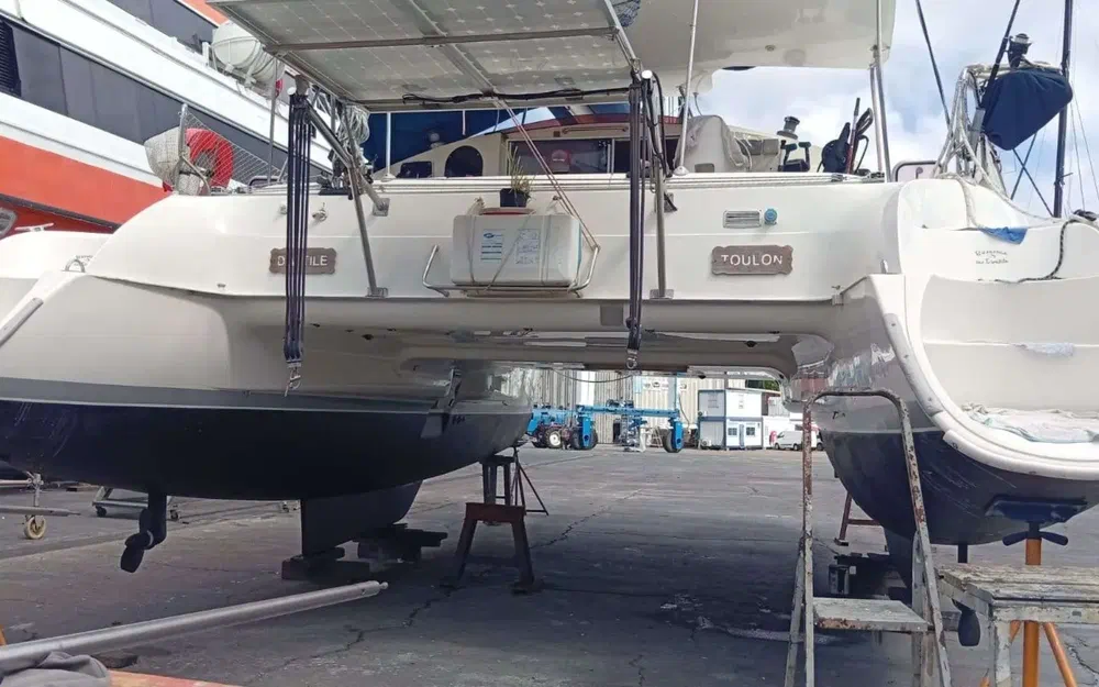 slider 17 Fountaine Pajot Athena 38