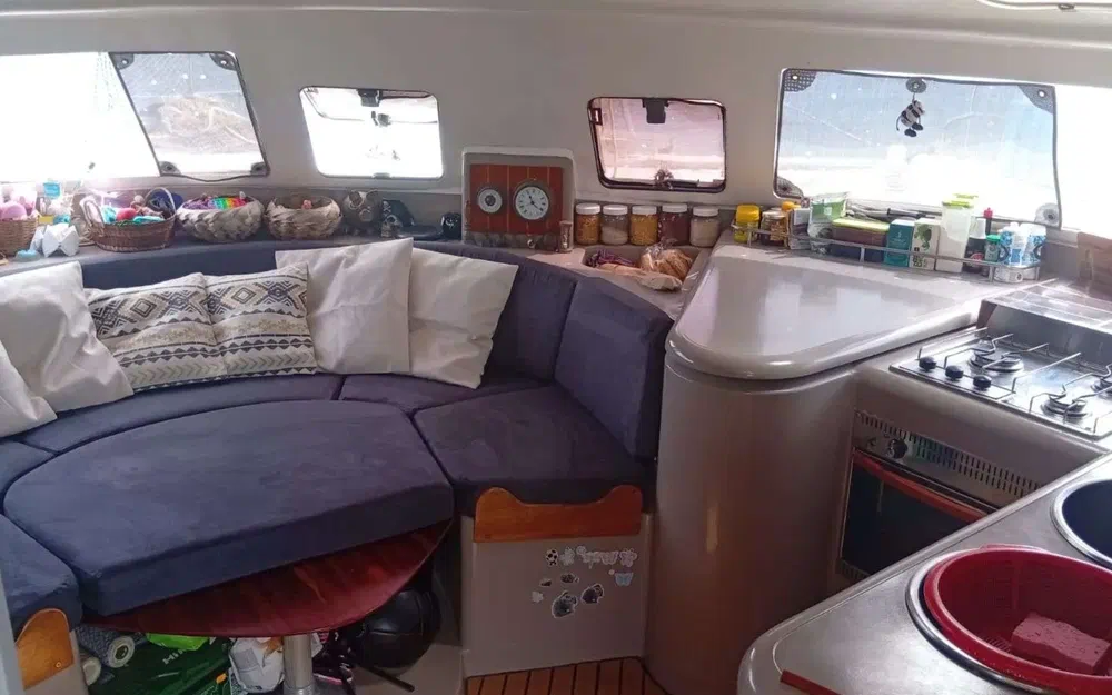 slider 20 Fountaine Pajot Athena 38