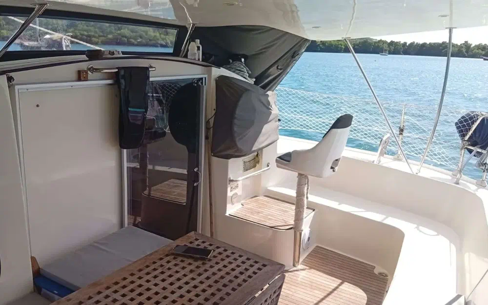 slider 33 Fountaine Pajot Athena 38