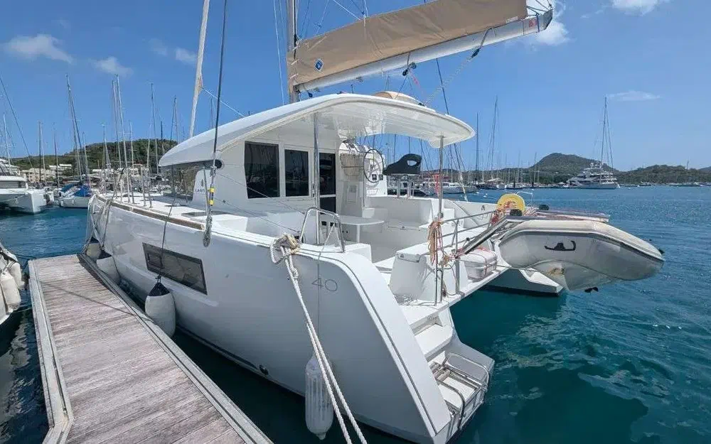 slider 0 Lagoon 40
