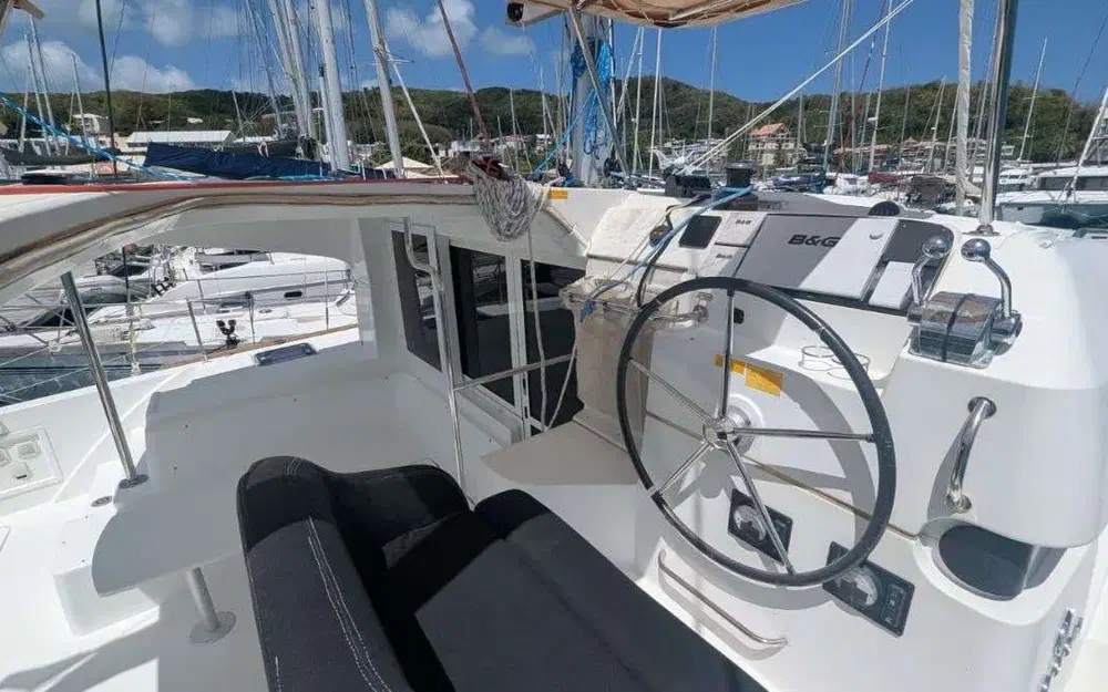 slider 11 Lagoon 40