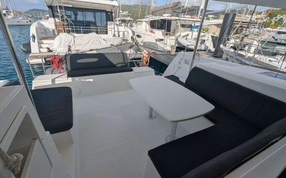 slider 13 Lagoon 40