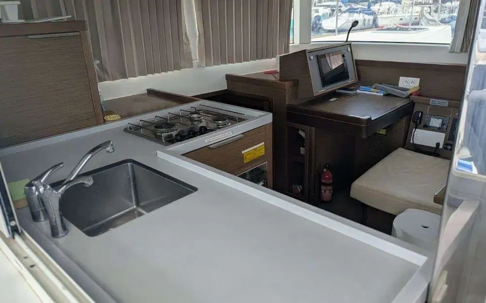 slider 21 Lagoon 40