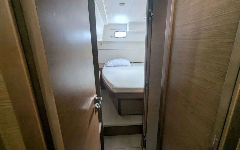 slider 22 Lagoon 40
