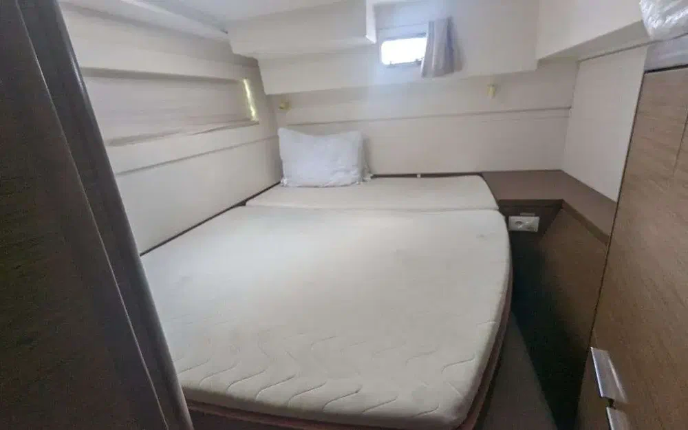 slider 32 Lagoon 40